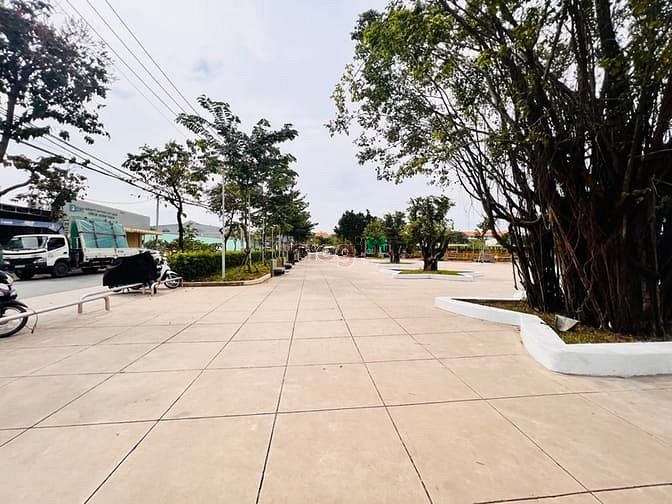 Hình ảnh Cực Hiếm Lô Biệt Thự View Công Viên Sinh Thái Hóc Môn 10x34m 16.5 Tỷ