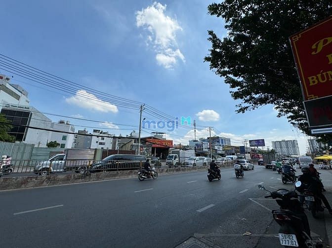 Hình ảnh Cần cho thuê gấp 5000m2 2 Mặt Tiền Quốc Lộ 13 gần cổng chào Vạn Phúc