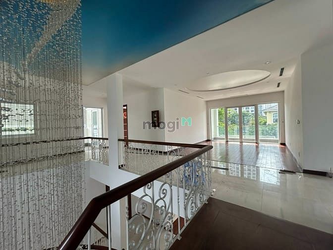 Hình ảnh Cho thuê Biệt thự đơn lập 300m2, có hồ bơi, 5PN ngay Phú mỹ hưng, Q.7