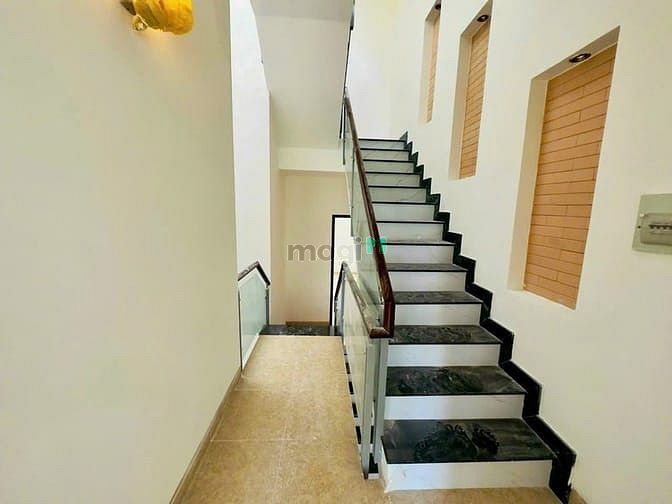 Hình ảnh Cho thuê nhà mặt tiền đường 32 Tân phong, Quận 7, TP.HCM.