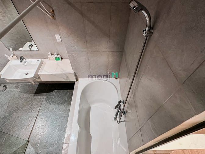 Hình ảnh Cho thuê CHDV full nội thất cao cấp giáp Q1