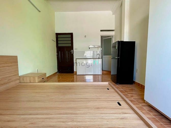 Hình ảnh Cho thuê phòng đầy đủ nội thất - Balcon và cửa sổ trời