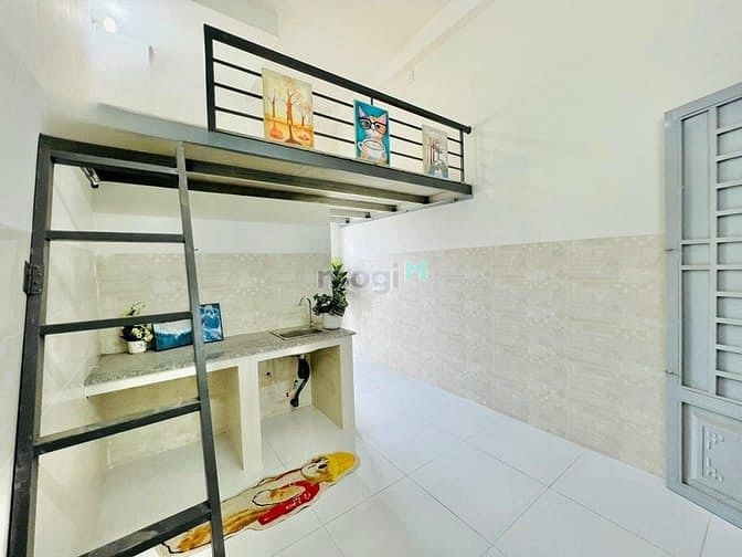 Hình ảnh phòng ban công thoáng mát ngay ngã tư gò mây
