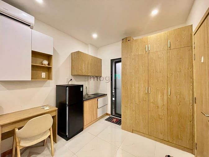 Hình ảnh Cho thuê CHdV full nội thất gần ngã 4 Hàng Xanh