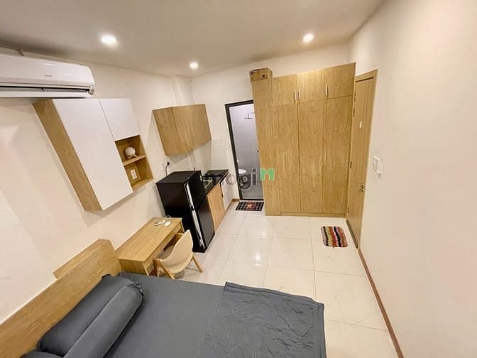 Hình ảnh Cho thuê CHdV full nội thất gần ngã 4 Hàng Xanh
