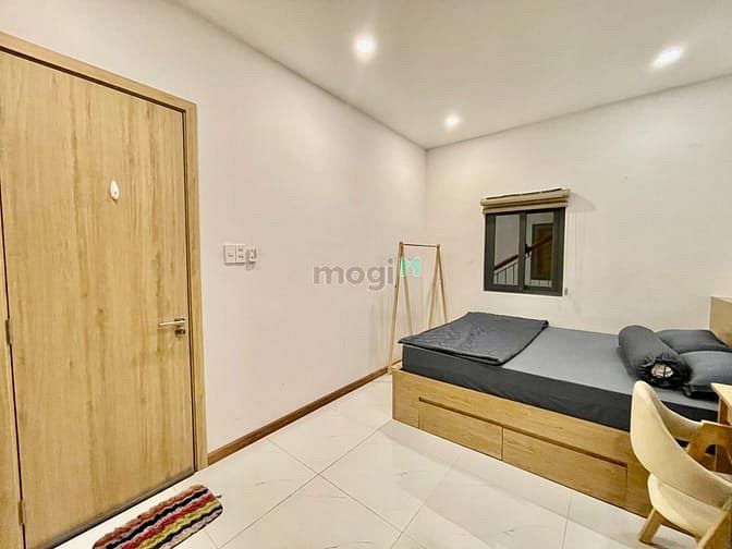 Hình ảnh Cho thuê CHdV full nội thất gần ngã 4 Hàng Xanh