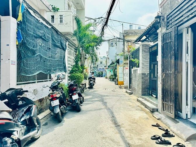 Hình ảnh Đủ công năng hẻm xe hơi chỉ hơn 3 tỷ