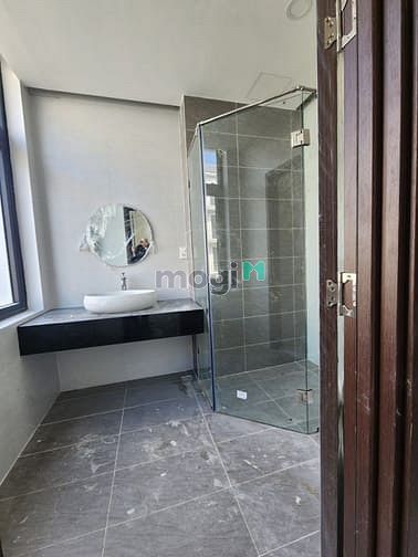 Hình ảnh Nhà phố cho thuê máy lạnh- ngăn phòng-thang máy