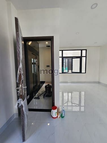 Hình ảnh Nhà phố cho thuê máy lạnh- ngăn phòng-thang máy