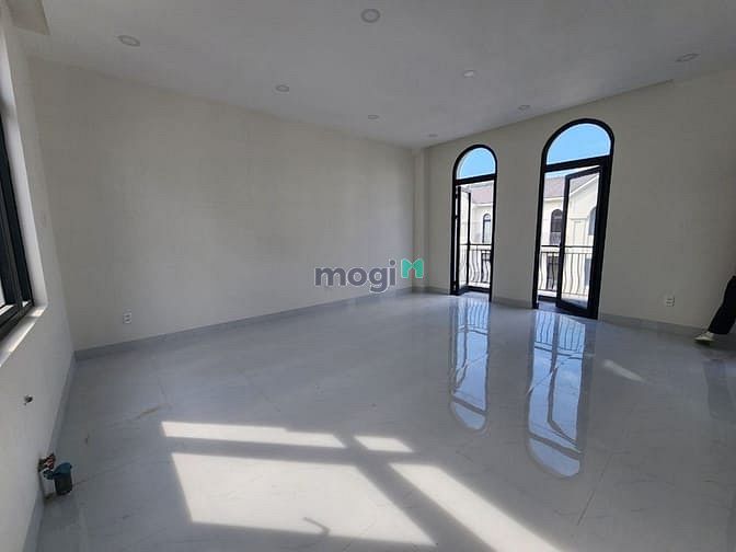 Hình ảnh Nhà phố cho thuê máy lạnh- ngăn phòng-thang máy