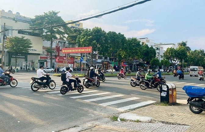 Hình ảnh Cho thuê nhà MTD Vành Đai Trong DT 6x21 5 tầng