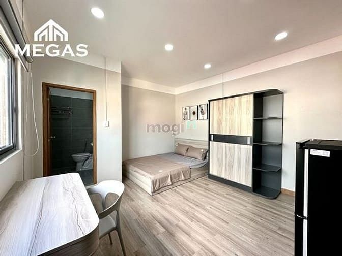 Hình ảnh Căn Hộ Studio Ban Công 30m2, Nội Thất Đầy Đủ ngay VinCom Phan Văn Trị