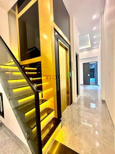 Hình ảnh 13.2 tỷ _ đường láng _ oto vào nhà _ thang máy