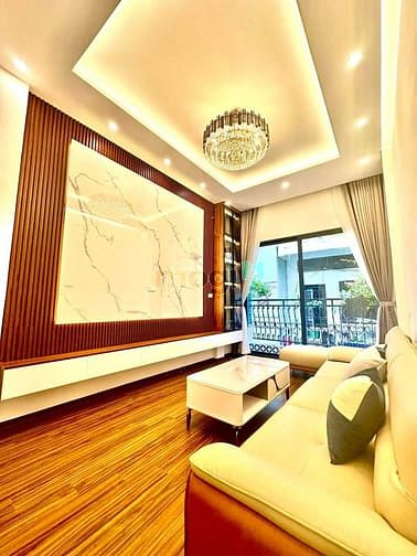 Hình ảnh 13.2 tỷ _ đường láng _ oto vào nhà _ thang máy