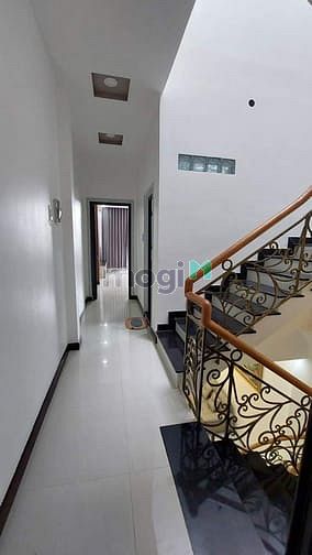 Hình ảnh Cho thuê nhà mới mặt tiền đường Tên Lửa