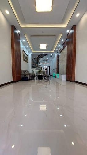 Hình ảnh Cho thuê nhà mới mặt tiền đường Tên Lửa