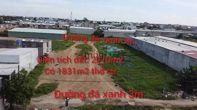 Hình ảnh HOT ở đây có đất tốt 2210m2 có1831m2 thổ.2 mặt tiền khu dân cư Tân Đức