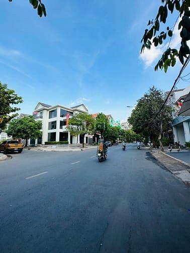 Hình ảnh Bán đất biệt thự An Khánh đường Trần Não, diện tích 567 m2 xd hầm 3 T