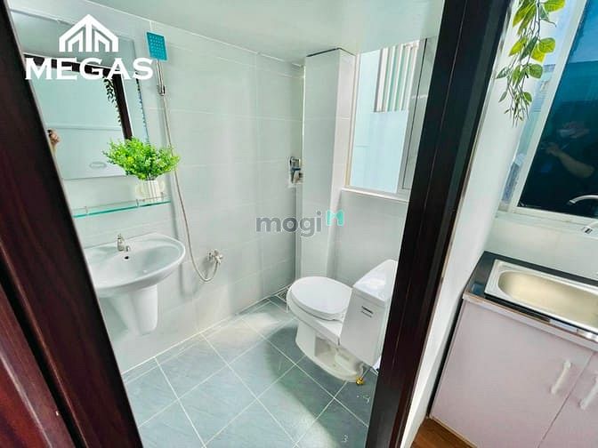 Hình ảnh Studio mới 100% full nội thất thang máy tiện nghi giá rẻ ngay UEH