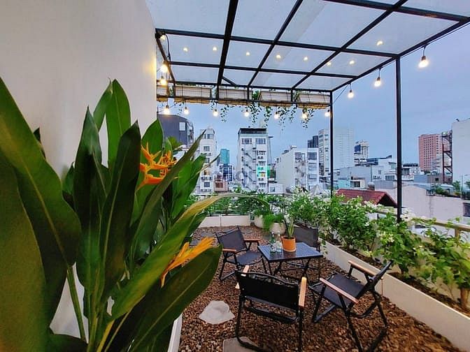 Hình ảnh Cho thuê Penthouse 2PN có sân vườn siêu đẹp Q1