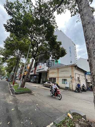 Hình ảnh Chính chủ cần Bán nhà Mặt Tiền Đường Trần Hưng Đạo, P. Cầu Kho, Quận 1