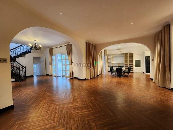 Hình ảnh Biệt thự Thảo Điền có hồ bơi, 20×25m2, 3 lầu giá 95tr