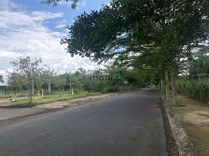 Hình ảnh Chính chủ cần bán gấp nền đất, MTĐ Nguyễn Thị Xinh, P Thới An, SHR