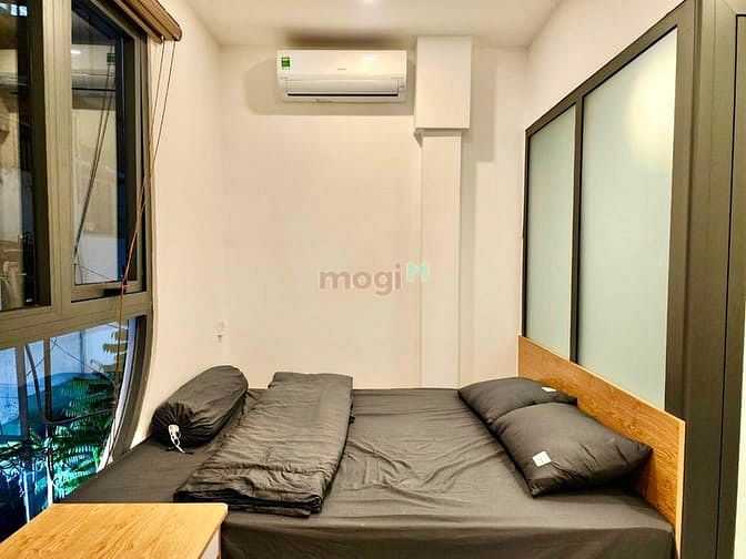 Hình ảnh Trống lại Studio Quận 3 đầy đủ nội thất tiện nghi cửa sổ lớn