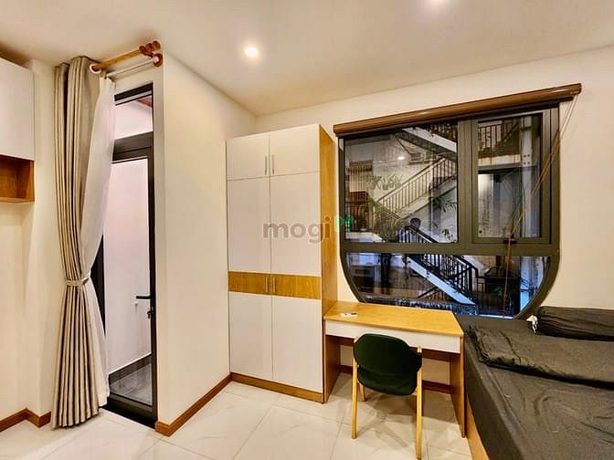 Hình ảnh Trống lại Studio Quận 3 đầy đủ nội thất tiện nghi cửa sổ lớn