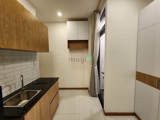 Hình ảnh Trống lại Studio Quận 3 đầy đủ nội thất tiện nghi cửa sổ lớn
