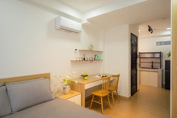 Hình ảnh CMT8 Q3, phòng full nội thất, cửa sổ lớn