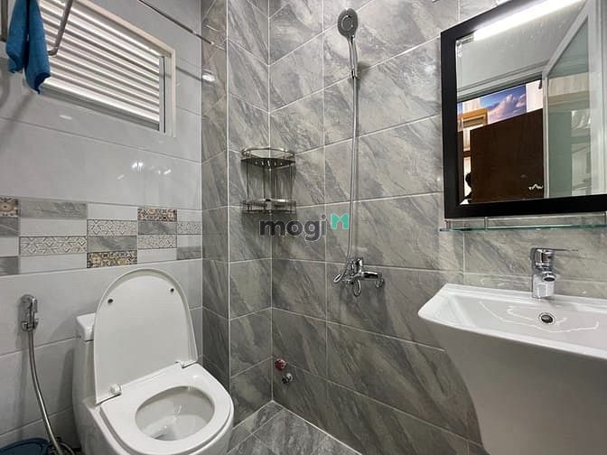 Hình ảnh Cống Quỳnh Q1, phòng dạng gác xép, cửa sổ lớn