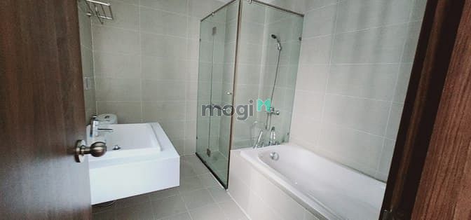Hình ảnh De Capella, 3 phòng ngủ, full nội thất, nhà đẹp như hình.