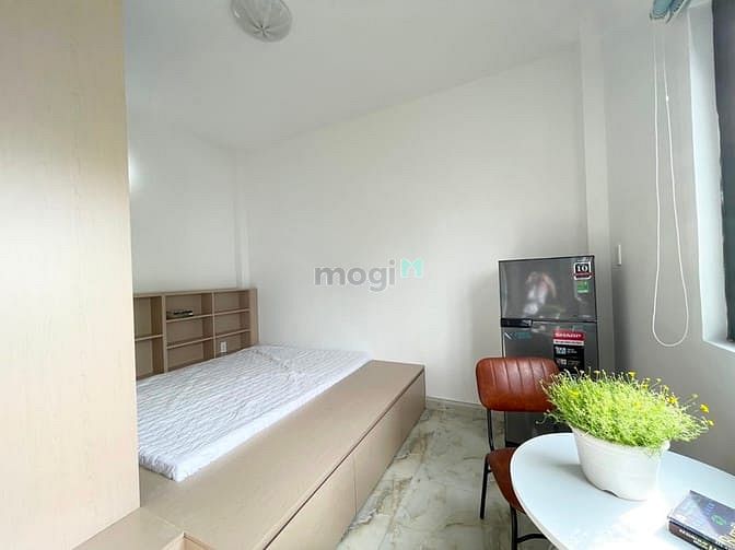 Hình ảnh Studio full nội thất cửa sổ view bờ kè Hoàng Sa Quận 01