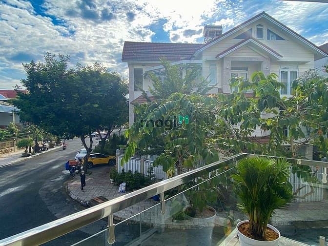 Hình ảnh Cho Thuê Căn Hộ Studio Ban Công Full Nội Thất Đối Diện Đại Học Rmit Qu