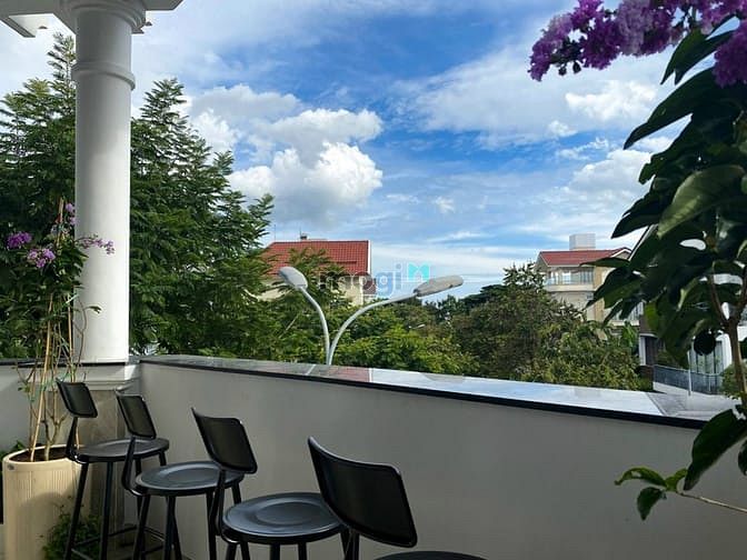 Hình ảnh Cho Thuê Căn Hộ Studio Ban Công Full Nội Thất Đối Diện Đại Học Rmit Qu