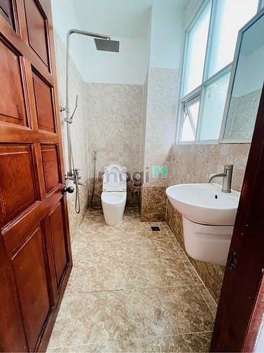 Hình ảnh Cho thuê phòng Ban công tách bếp ngay Lăng Cha Cả giá rẻ