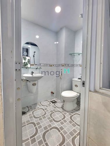 Hình ảnh Sale Căn Cửa Sổ Lớn Bạch Đằng Tân Bình Gần Sân Bay