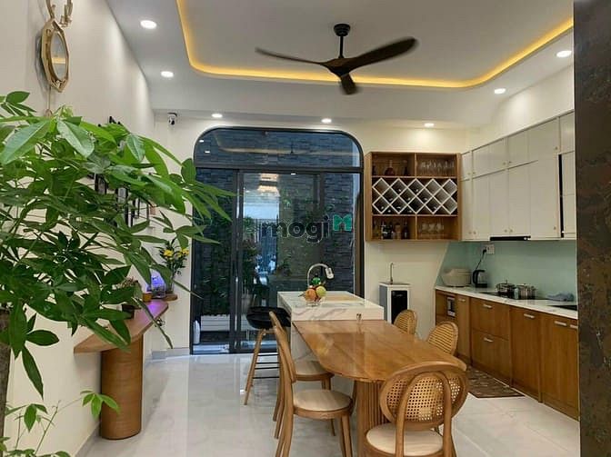 Hình ảnh Bán nhà MT Nguyễn Thượng Hiền, Bình Thạnh, 6 tầng, Thang máy, Full NT