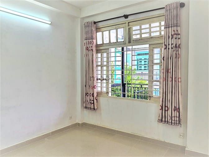 Hình ảnh Phòng ban công thoáng mát 59 Lò Lu, giá 3tr