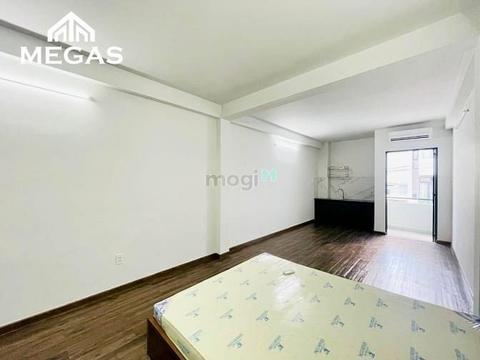 Hình ảnh Căn Hộ Ban Công Riêng Đầy Đủ Nội Thất Ngay Nhất Chi Mai - Cộng Hoà