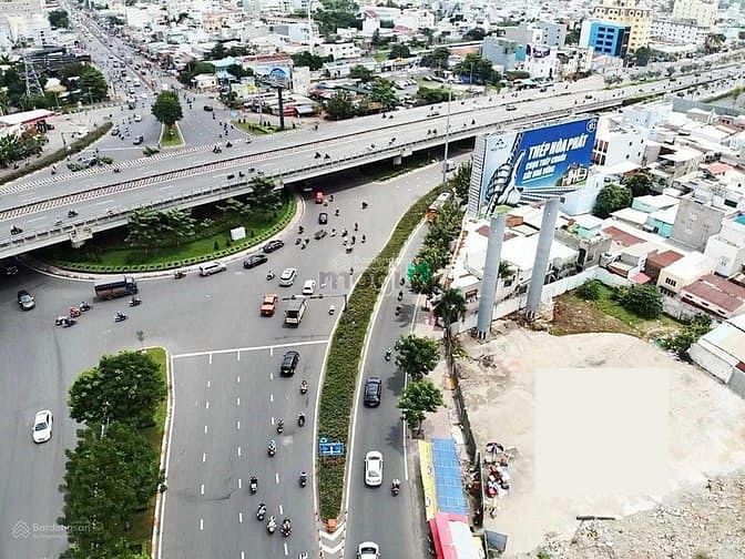 Hình ảnh Bán khuôn đất lớn góc 2MT Quốc lộ 13 (54m x 50m) công nhận 2.059m2