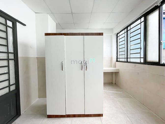Hình ảnh Cho Thuê căn Duplex ngay Bùi Văn Ba nội thất cơ bản