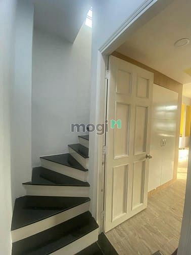 Hình ảnh Nhà đẹp ngay Đinh Công Tráng- Q1