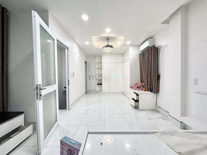 Hình ảnh Nhà đẹp ngay Võ Văn Kiệt- Quận 1
