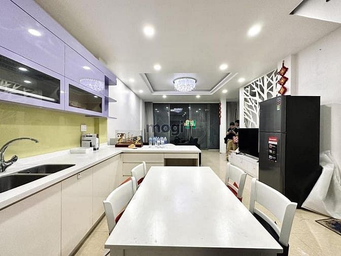 Hình ảnh Nhà đẹp ngay Võ Văn Kiệt- Quận 1