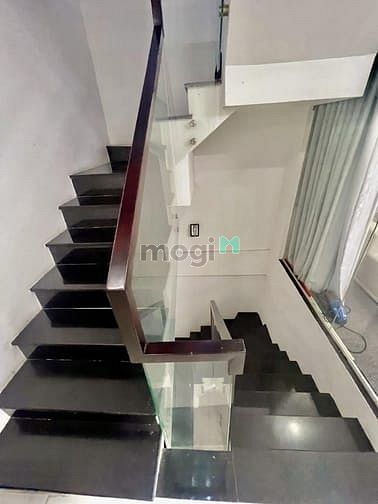 Hình ảnh Nhà đẹp ngay Cao Thắng- Quận 10.