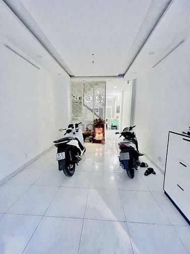 Hình ảnh Nhà đẹp ngay Cao Thắng- Quận 10.