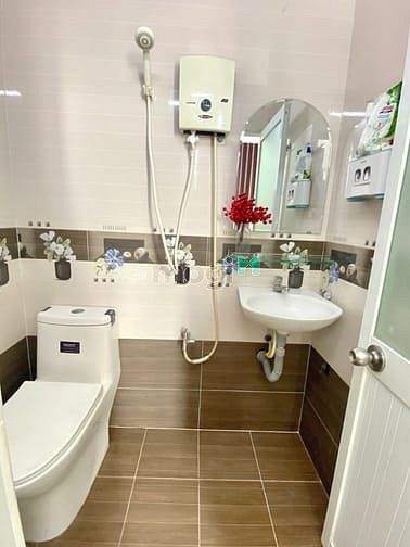 Hình ảnh Studio full nội thất trống sẵn ngay sát quận 10, cửa sổ lớn thoáng mát