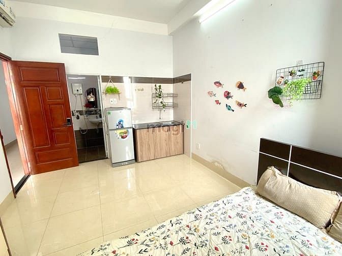 Hình ảnh Studio full nội thất trống sẵn ngay sát quận 10, cửa sổ lớn thoáng mát